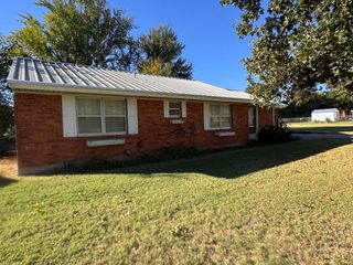 815 E IKARD STREET, Henrietta, TX 76365