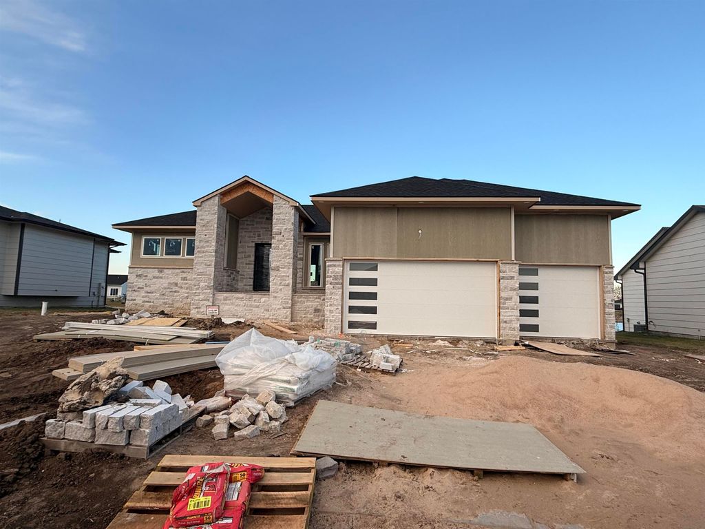 2615 S Willow Oak St, Wichita, KS 67230