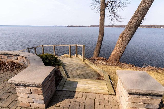 1101 Farwell Drive, Madison, WI 53704