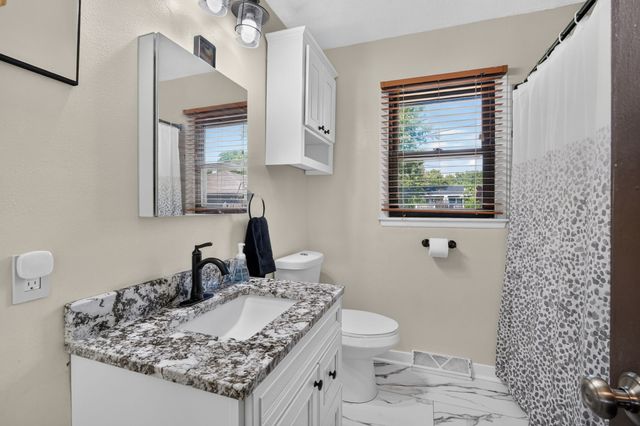 230 NW Arlan Drive, Ankeny, IA 50023