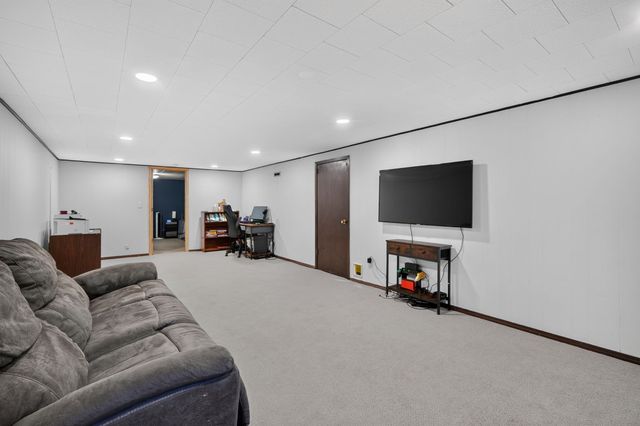 230 NW Arlan Drive, Ankeny, IA 50023