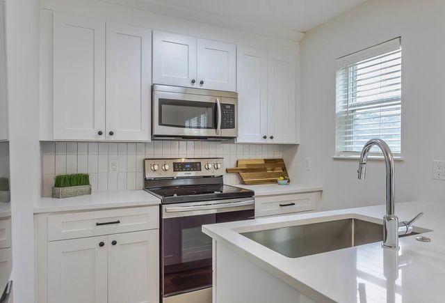 425 N Rosemont Avenue 110, Dallas, TX 75208