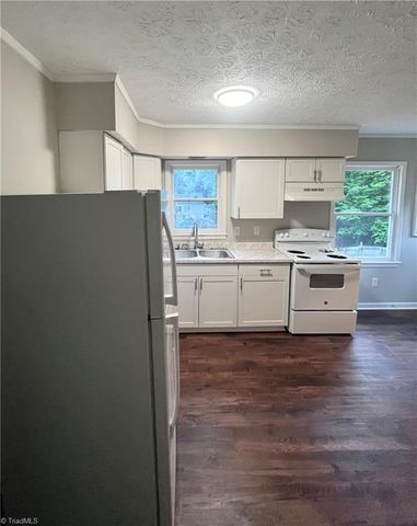 6524 Creek Run Road, Walkertown, NC 27051