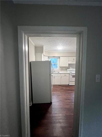 6524 Creek Run Road, Walkertown, NC 27051