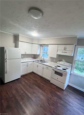 6524 Creek Run Road, Walkertown, NC 27051