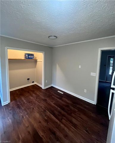 6524 Creek Run Road, Walkertown, NC 27051