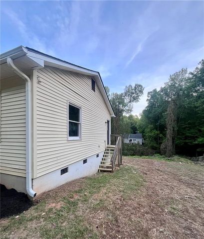 6524 Creek Run Road, Walkertown, NC 27051