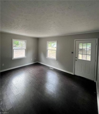 6524 Creek Run Road, Walkertown, NC 27051