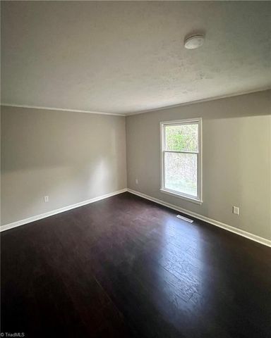 6524 Creek Run Road, Walkertown, NC 27051