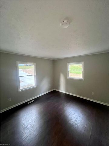 6524 Creek Run Road, Walkertown, NC 27051