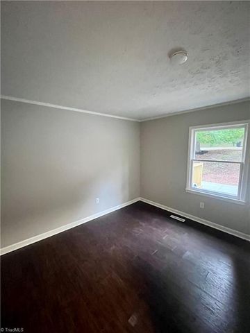 6524 Creek Run Road, Walkertown, NC 27051