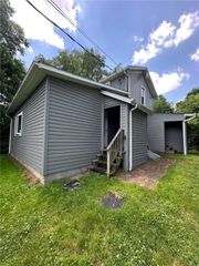 717 Clarion St, Bridgewater, PA 15009