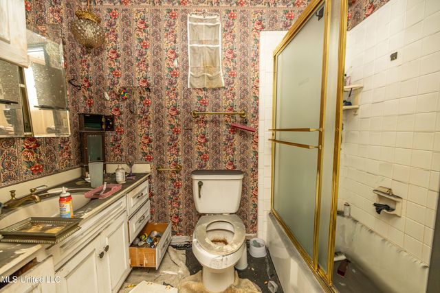 165 S Randolph Street, Holly Springs, MS 38635