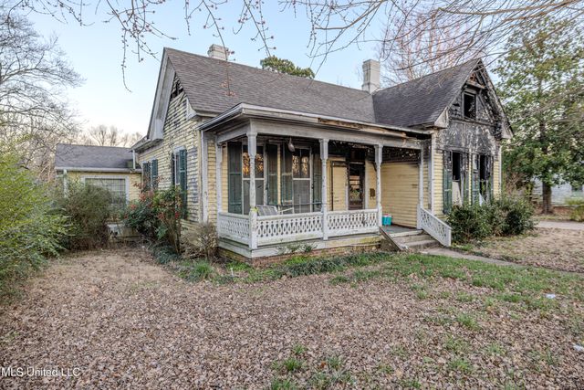 165 S Randolph Street, Holly Springs, MS 38635