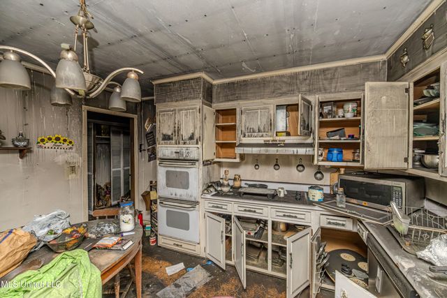 165 S Randolph Street, Holly Springs, MS 38635