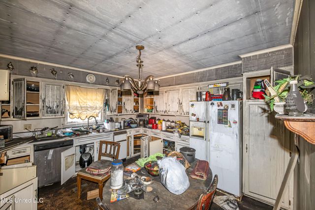 165 S Randolph Street, Holly Springs, MS 38635