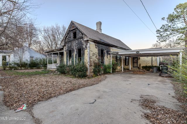 165 S Randolph Street, Holly Springs, MS 38635