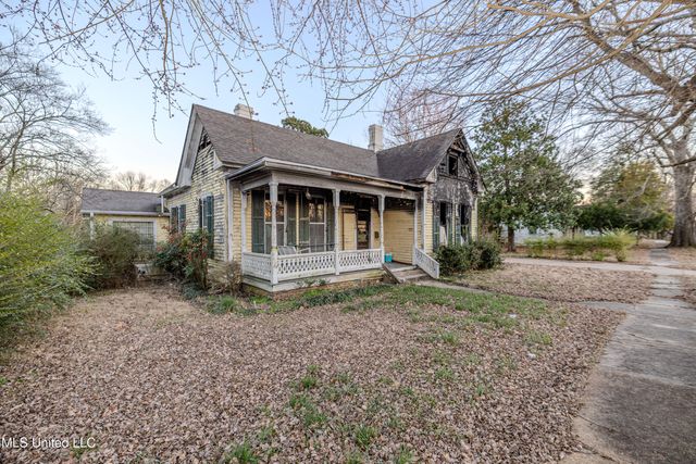 165 S Randolph Street, Holly Springs, MS 38635