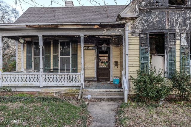 165 S Randolph Street, Holly Springs, MS 38635