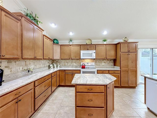 1068 BECKER AVENUE, The Villages, FL 32163
