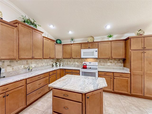 1068 BECKER AVENUE, The Villages, FL 32163