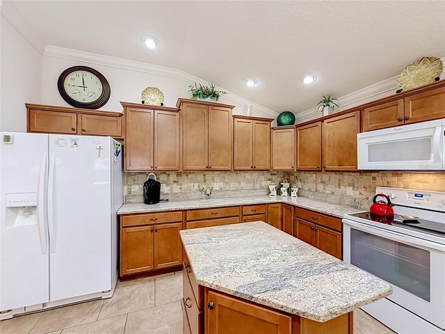1068 BECKER AVENUE, The Villages, FL 32163