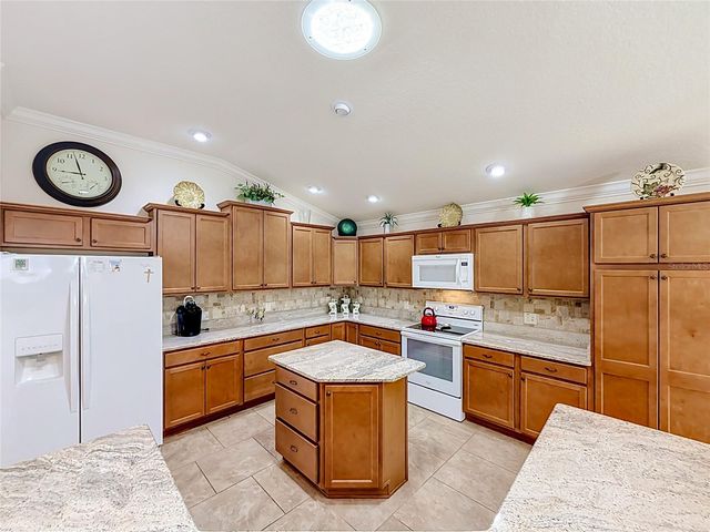 1068 BECKER AVENUE, The Villages, FL 32163