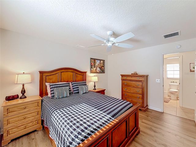 1068 BECKER AVENUE, The Villages, FL 32163