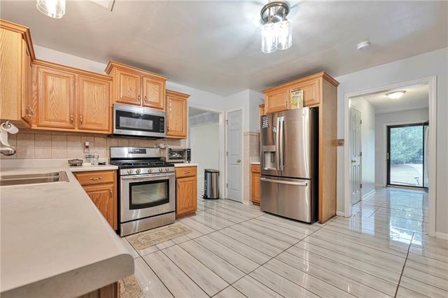 151 River Park Circle, Mcdonough, GA 30252