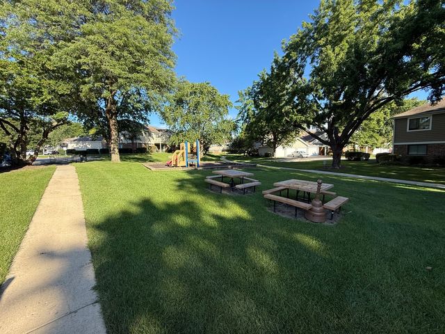 70 Margate Court C2, Schaumburg, IL 60193