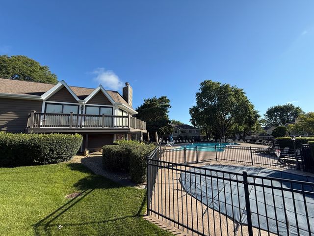 70 Margate Court C2, Schaumburg, IL 60193