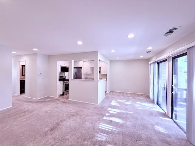 70 Margate Court C2, Schaumburg, IL 60193