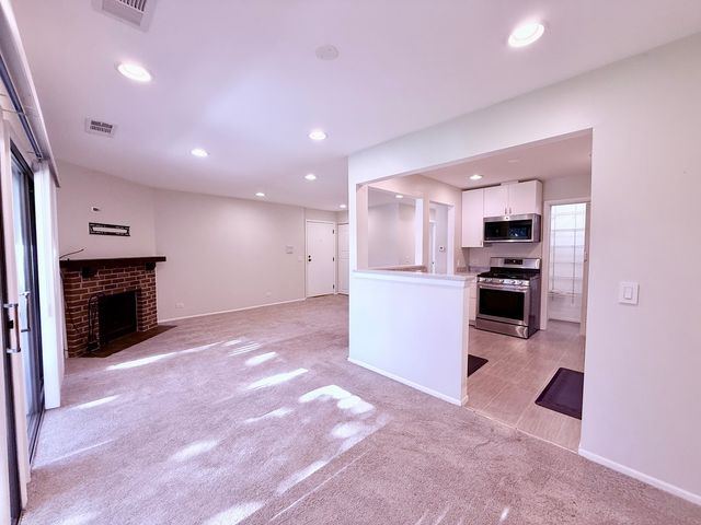 70 Margate Court C2, Schaumburg, IL 60193