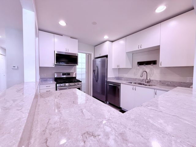 70 Margate Court C2, Schaumburg, IL 60193