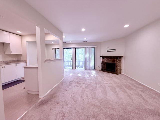 70 Margate Court C2, Schaumburg, IL 60193