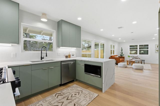 2005 Oakglen DR, Austin, TX 78745