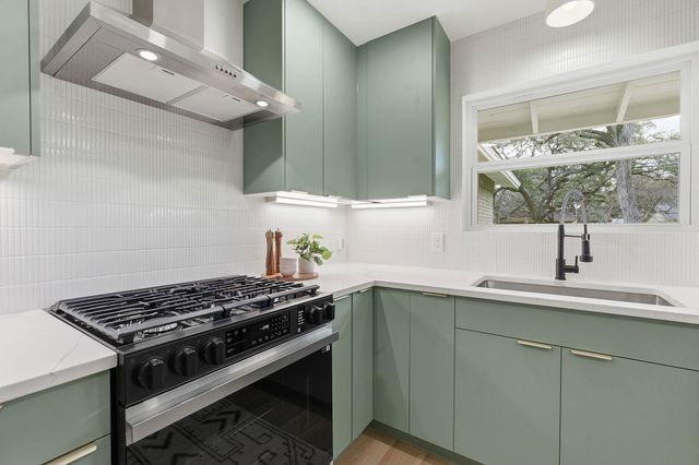 2005 Oakglen DR, Austin, TX 78745