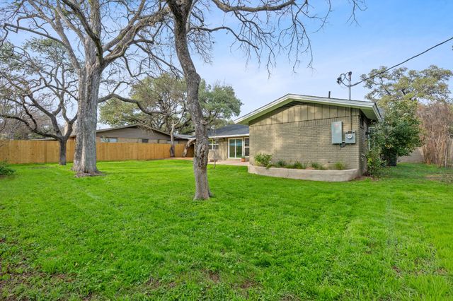 2005 Oakglen DR, Austin, TX 78745