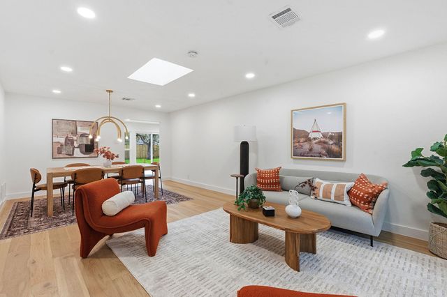 2005 Oakglen DR, Austin, TX 78745