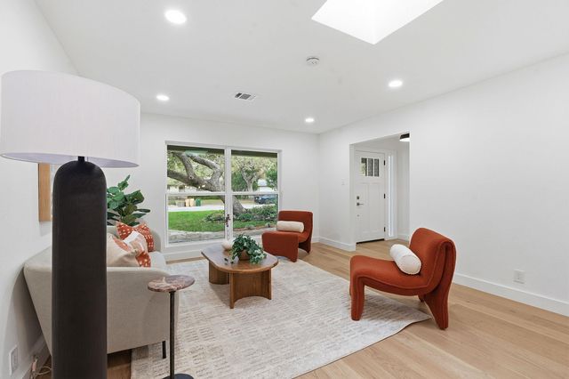 2005 Oakglen DR, Austin, TX 78745