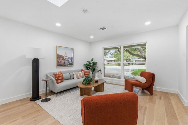 2005 Oakglen DR, Austin, TX 78745