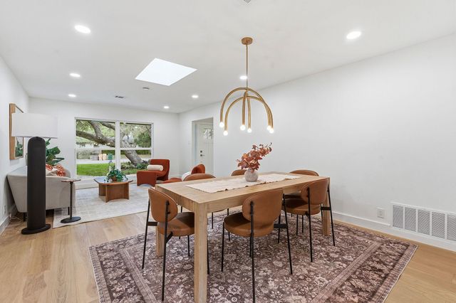 2005 Oakglen DR, Austin, TX 78745