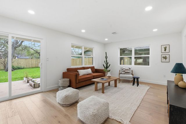 2005 Oakglen DR, Austin, TX 78745