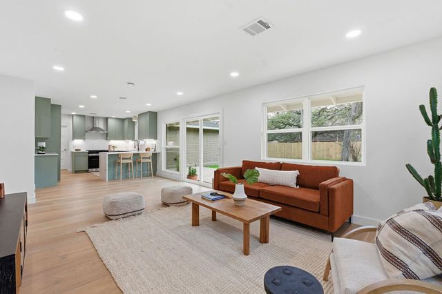 2005 Oakglen DR, Austin, TX 78745