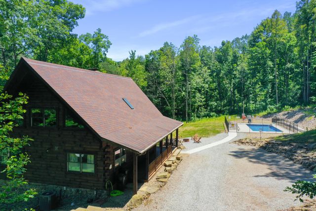 18188 Buckingham Road, Logan, OH 43138