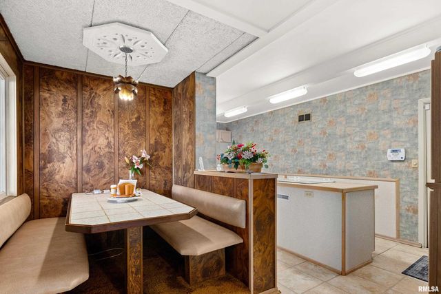 9156 N TIMBER Lane, Peoria, IL 61615