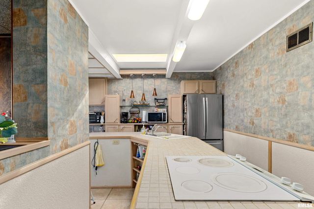 9156 N TIMBER Lane, Peoria, IL 61615