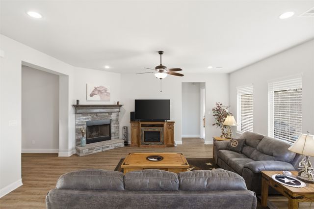 421 Evening Fire Drive, Waxahachie, TX 75167