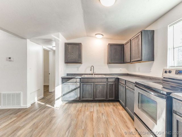 2828 E 45th Street North, Tulsa, OK 74110