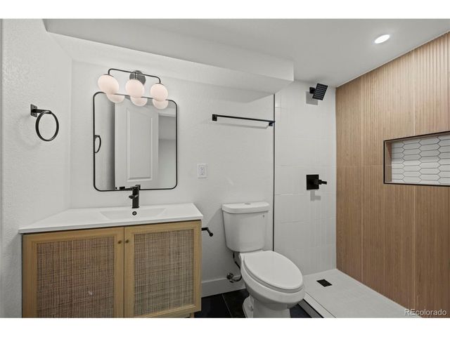 6141 Hoyt St, Arvada, CO 80004